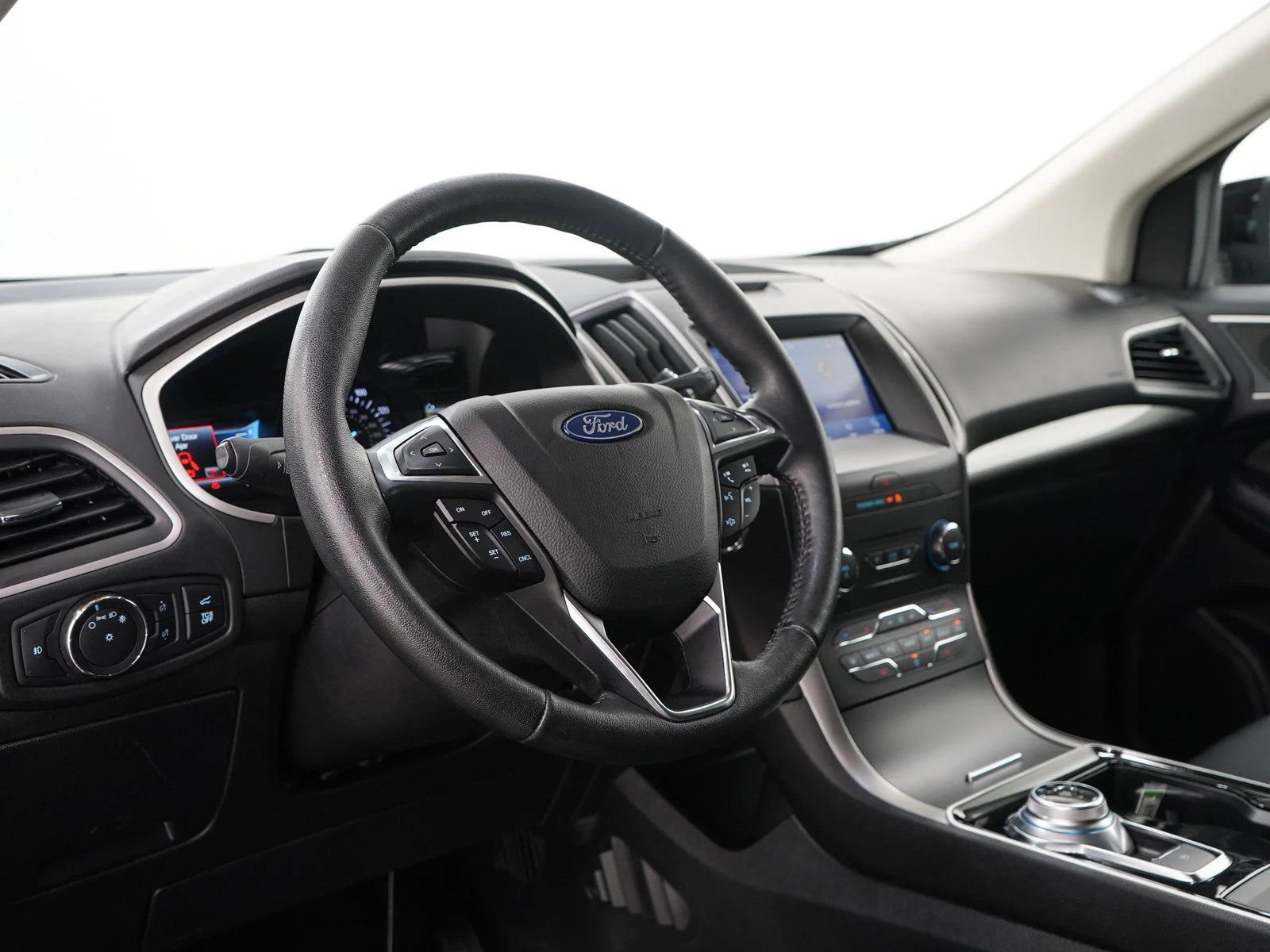 Used 2020 Black Ford SEL image 25