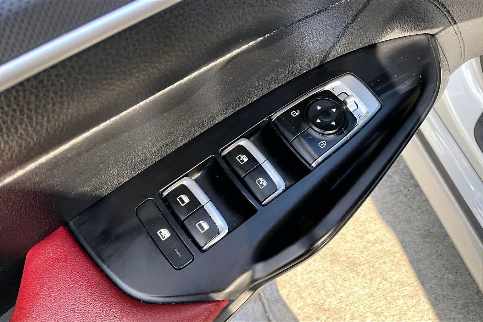 Used 2023 Wolf Gray Kia GT-Line image 34