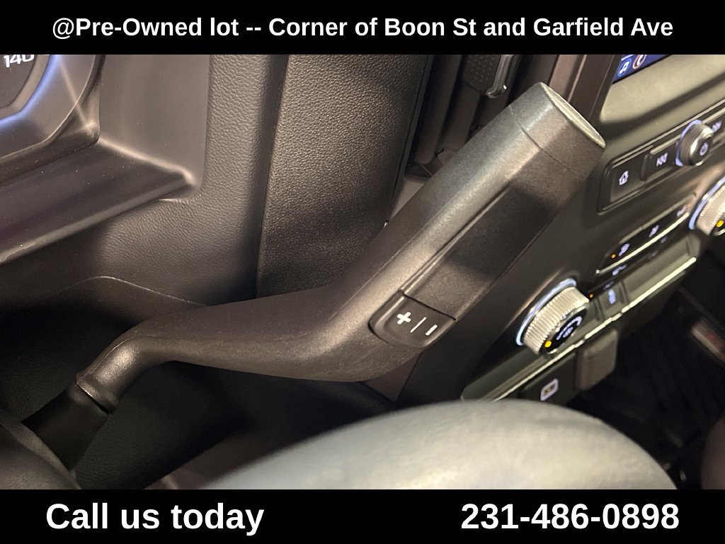 Used 2020 White GMC Base image 24