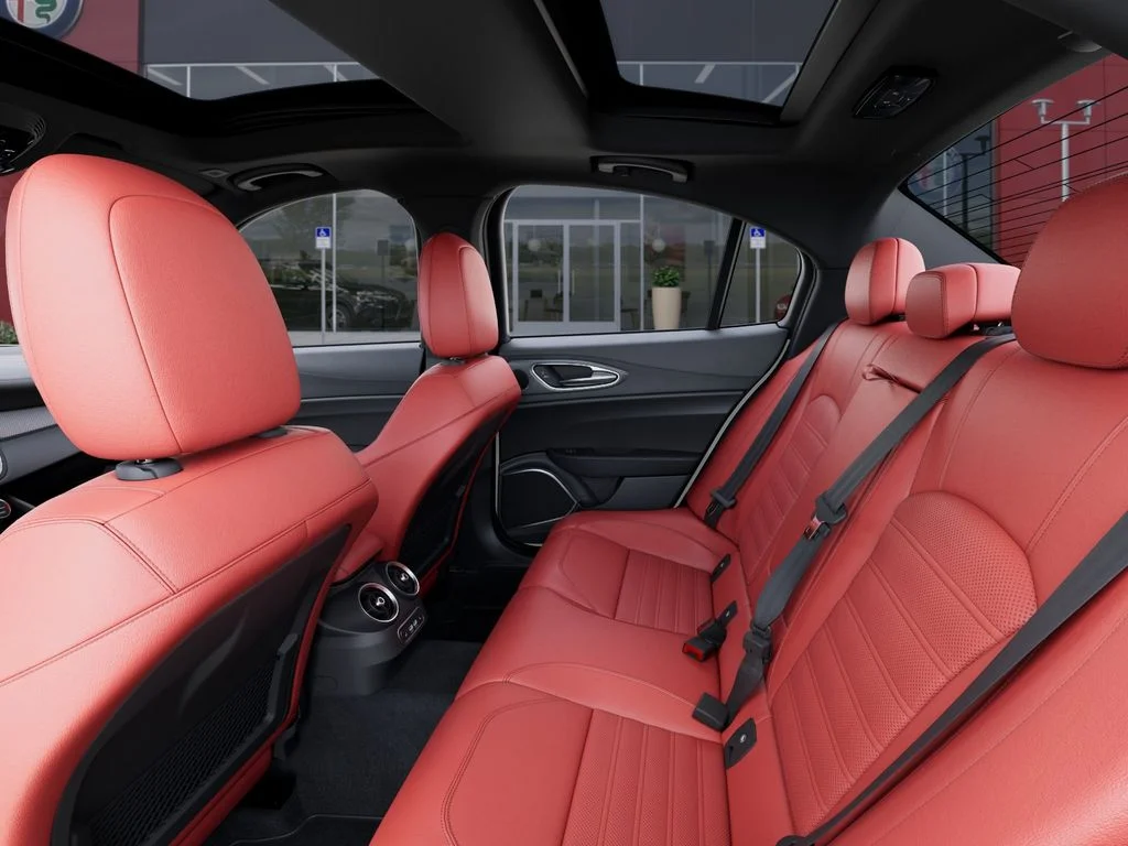New 2025 Milano White Exterior Paint Alfa Romeo Base image 24