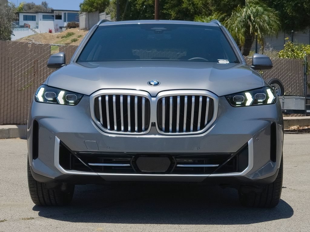 New 2026 Skyscraper Grey Metallic BMW sDrive40i image 2
