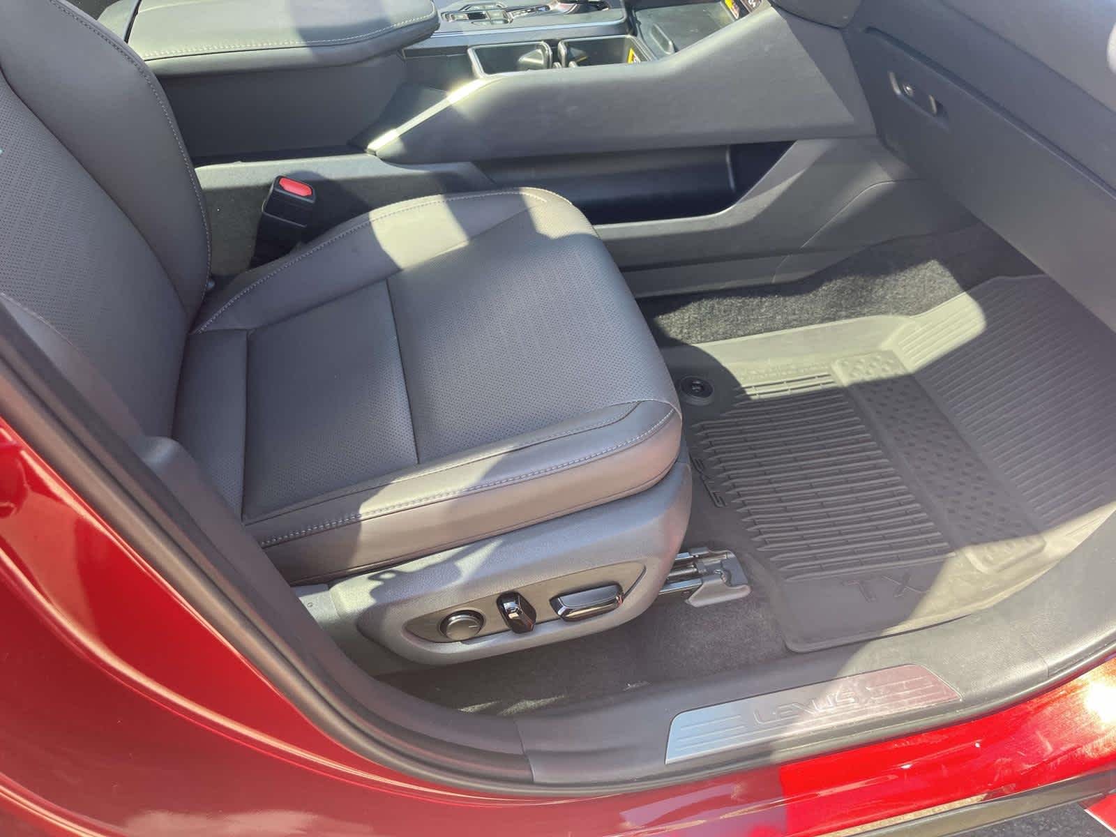 Used 2026 Matador Red Mica Lexus Premium image 29