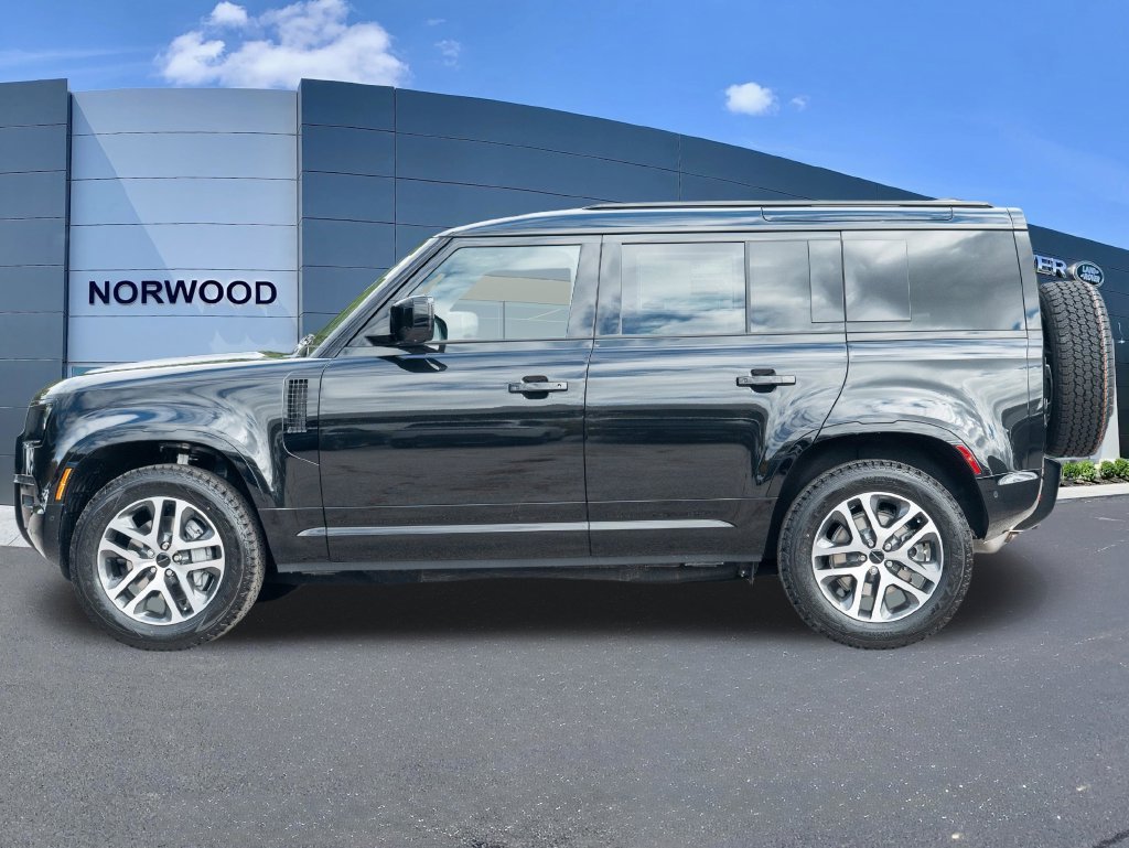 New 2026 Santorini Black Land Rover X-Dynamic SE image 7