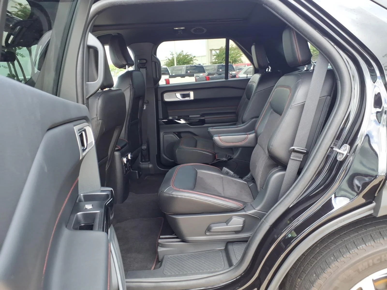 2024 Ford Explorer ST-LINE - Photo 16