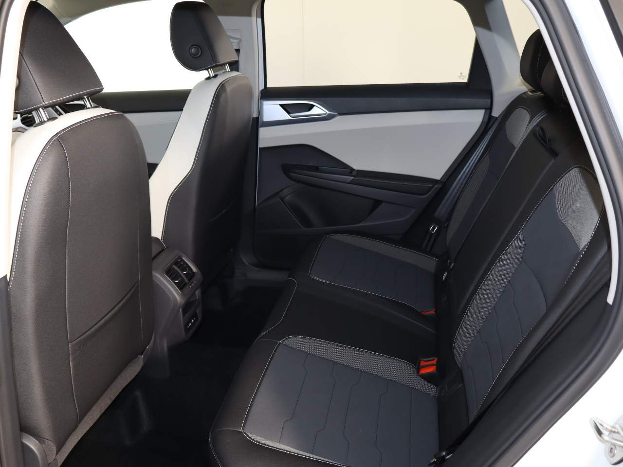 New 2026 Pure White Volkswagen SE 4Motion image 11