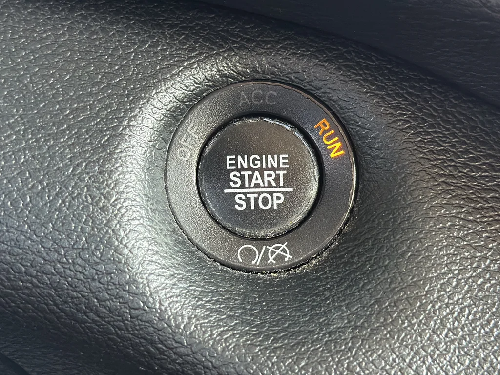 Used 2018 Gray Jeep Latitude Plus image 11