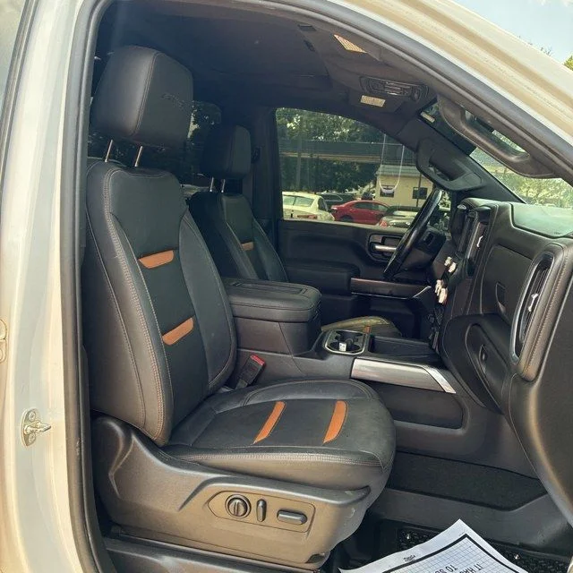 Used 2022 White GMC AT4 image 10