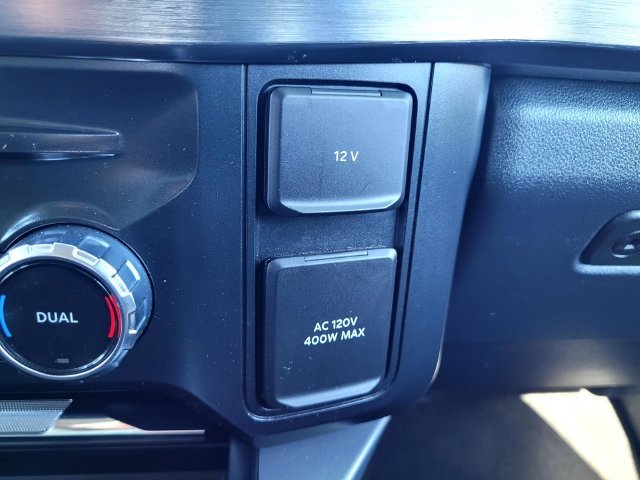 Used 2025  Ford Lariat image 19