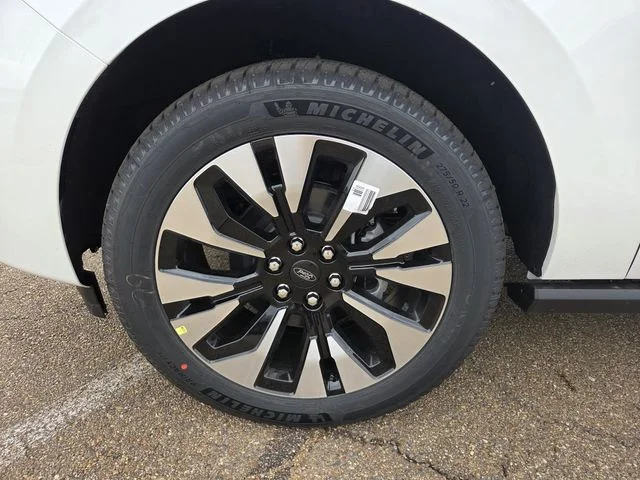 New 2026 Star White Metallic Tri-Coat Ford MAX Platinum® image 46