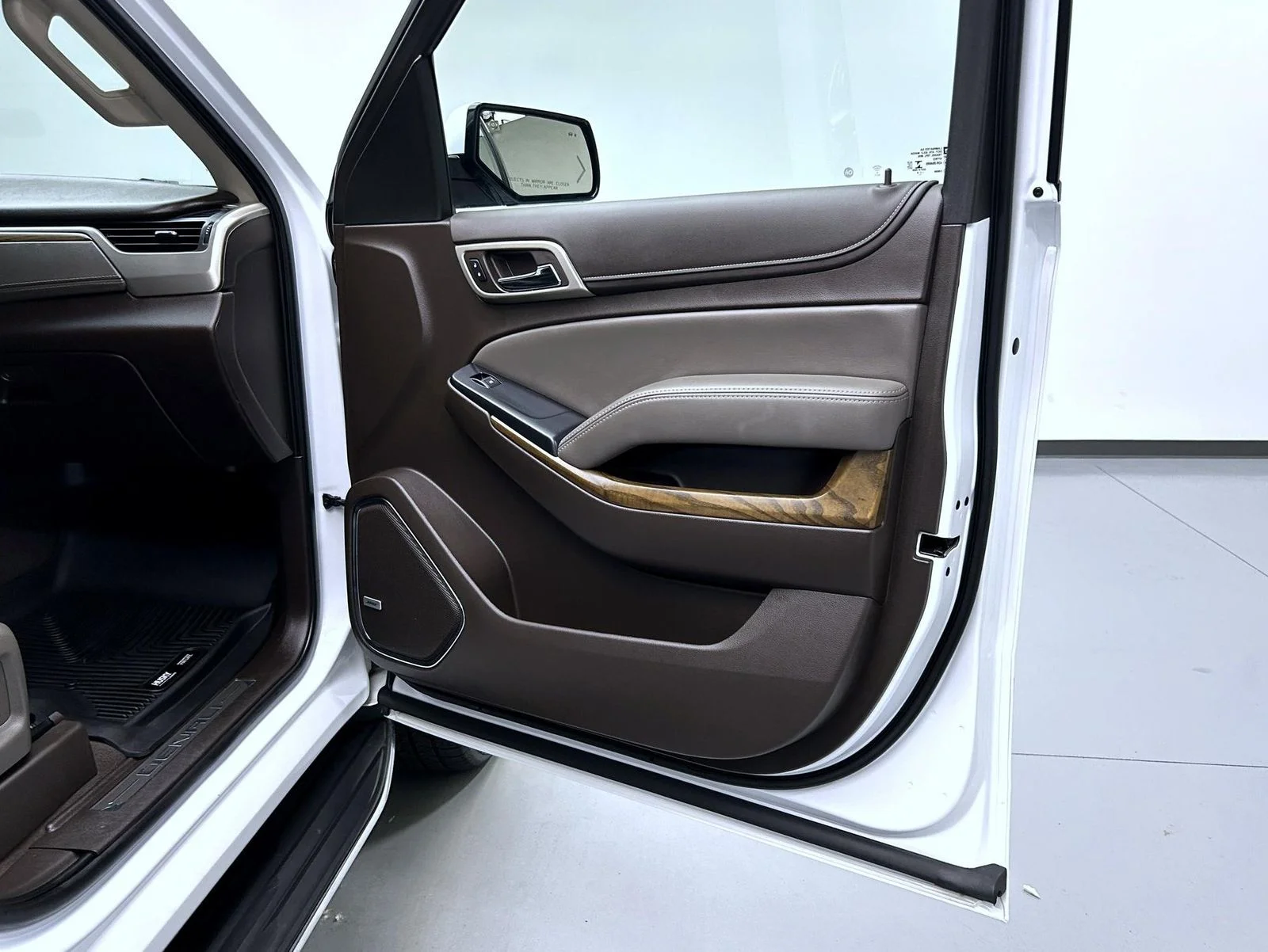Used 2019 White GMC Denali image 16
