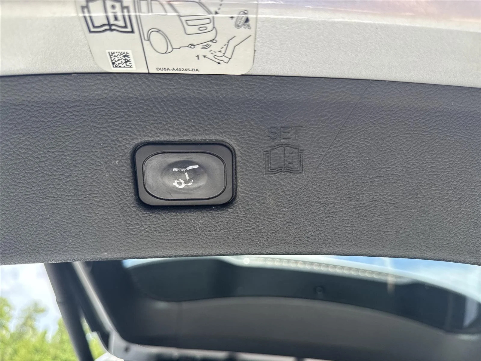 Used 2018 Ingot Silver Ford SEL image 33