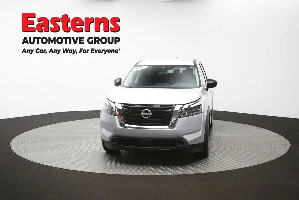 Used 2023 Silver Nissan S image 52