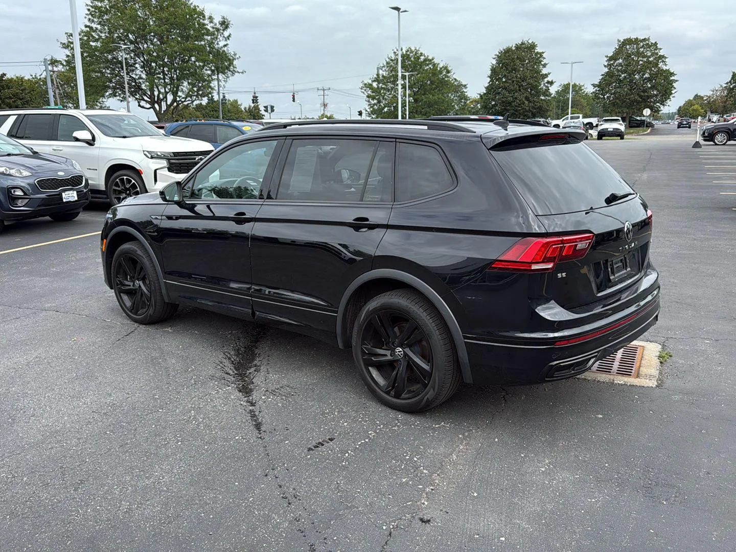 Used 2023 Deep Black Pearl Volkswagen SE R-Line Black image 5