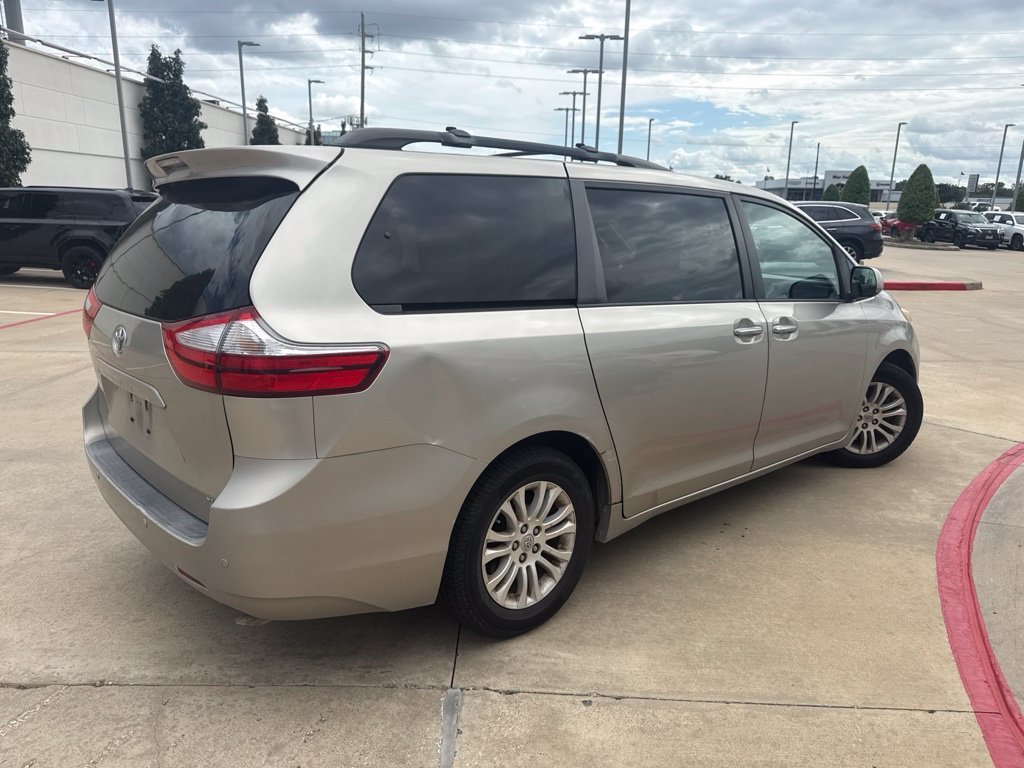 Used 2015 Creme Brulee Toyota XLE image 2