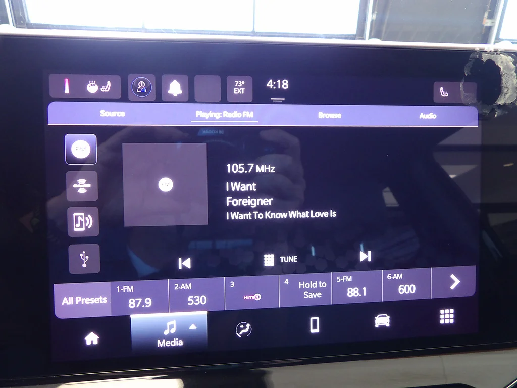 Used 2023 Diamond Black Crystal Pearl Coat Jeep Latitude Lux image 37