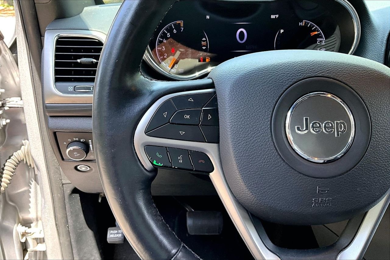 Used 2019 Silver Jeep Altitude image 10