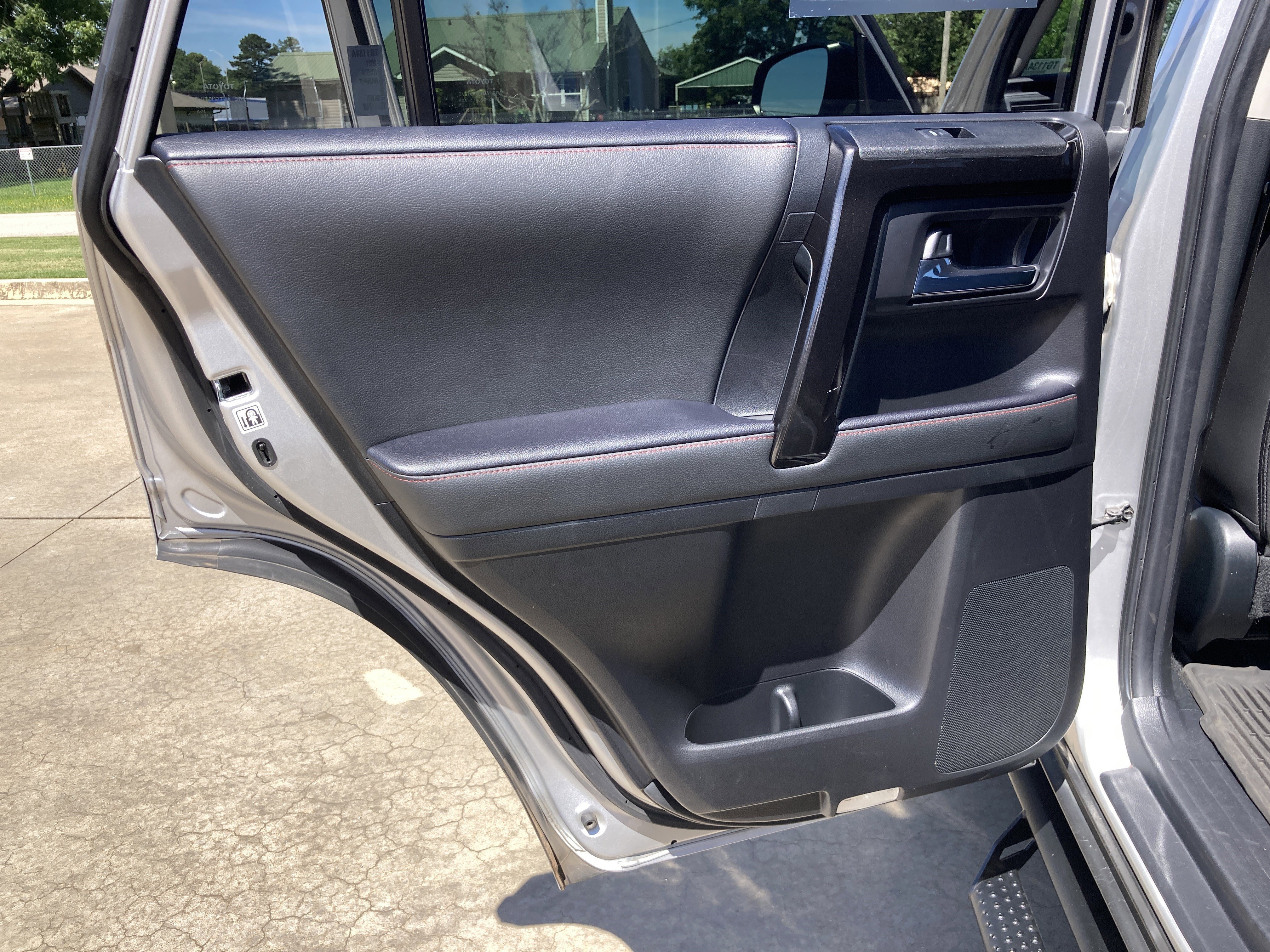 Used 2021 Classic Silver Metallic Toyota Venture image 21