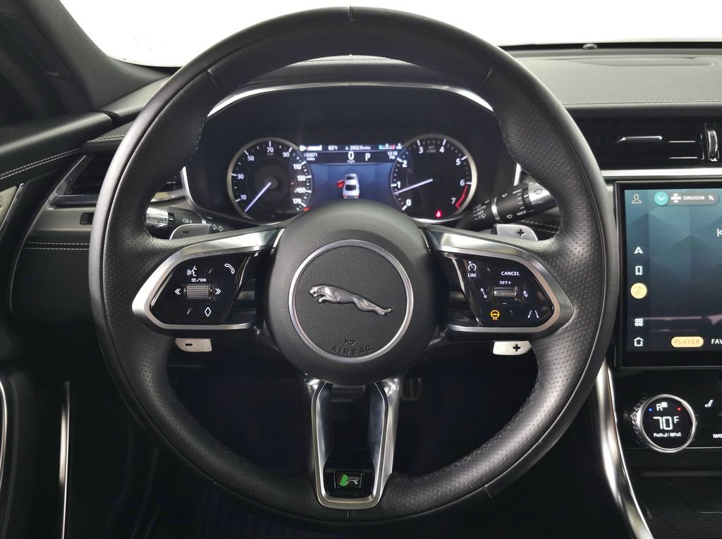 Used 2022  Jaguar R-Dynamic SE image 20