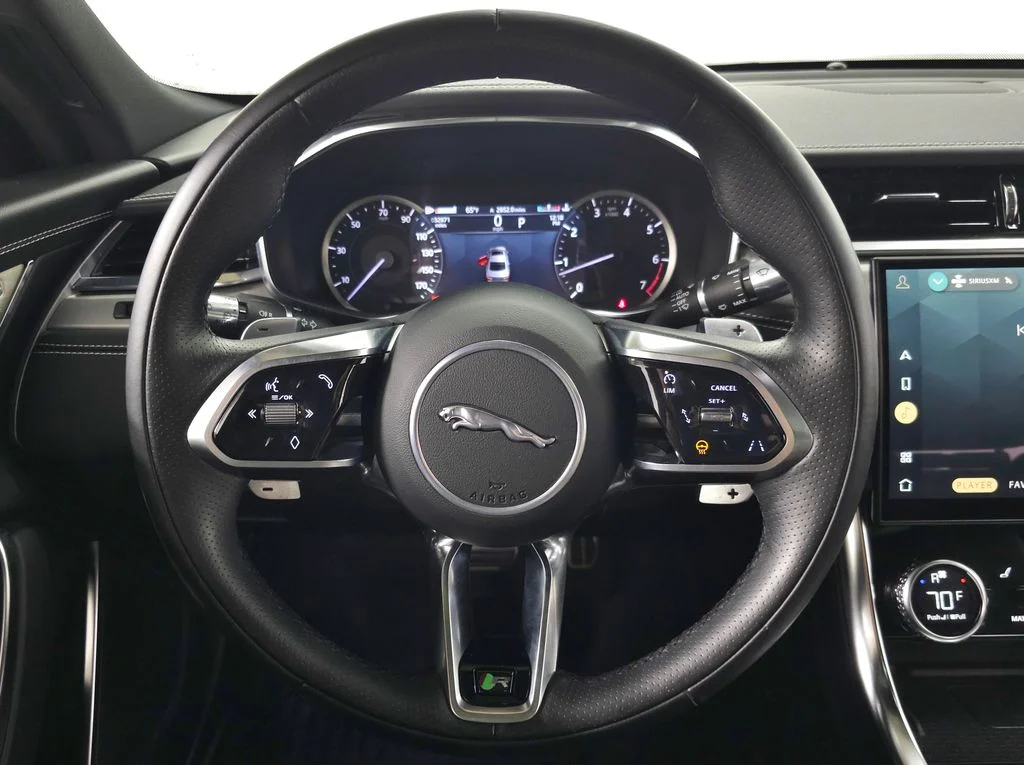 Used 2022  Jaguar R-Dynamic SE image 20