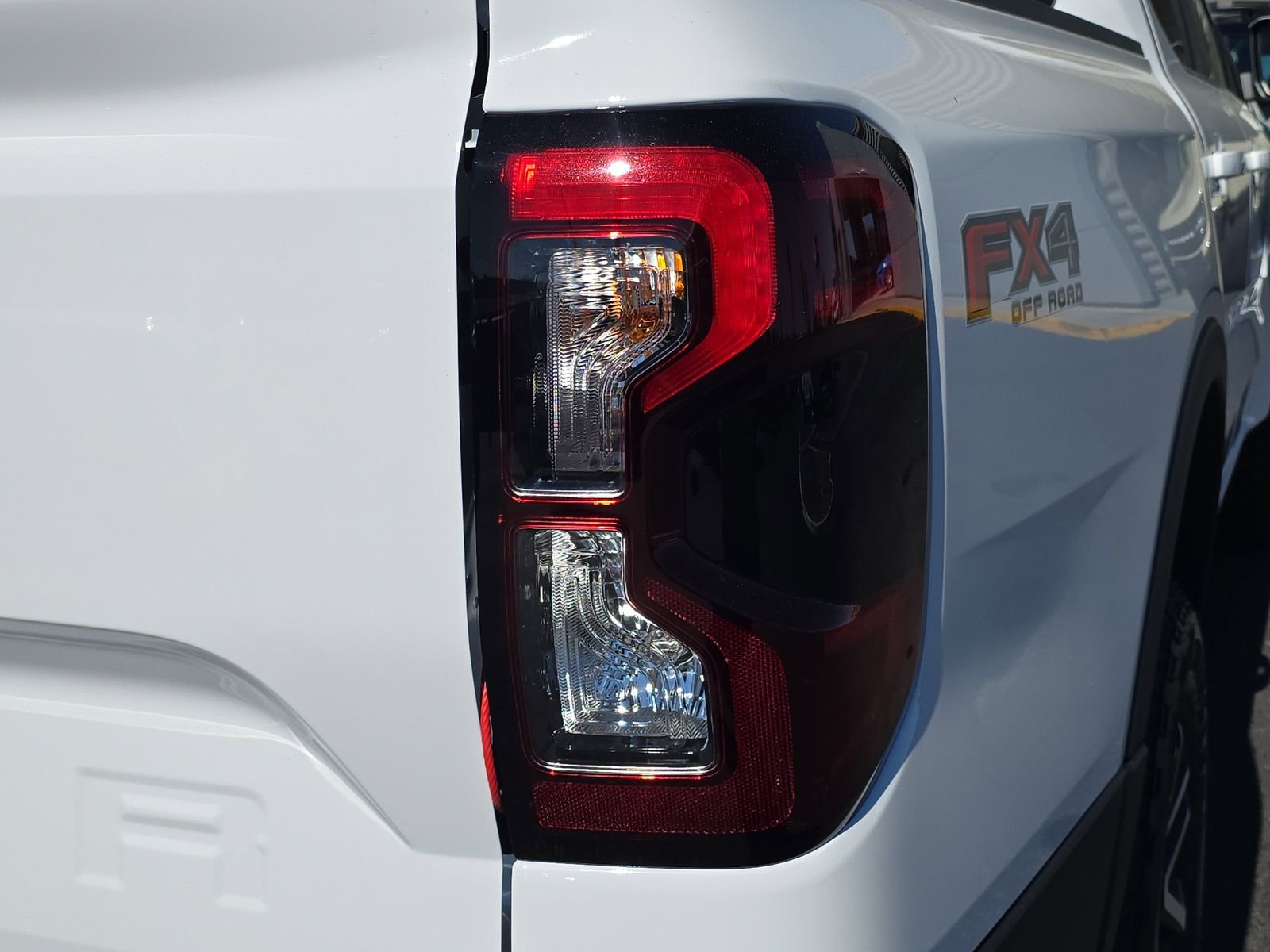 New 2025 Oxford White Ford Lariat image 6