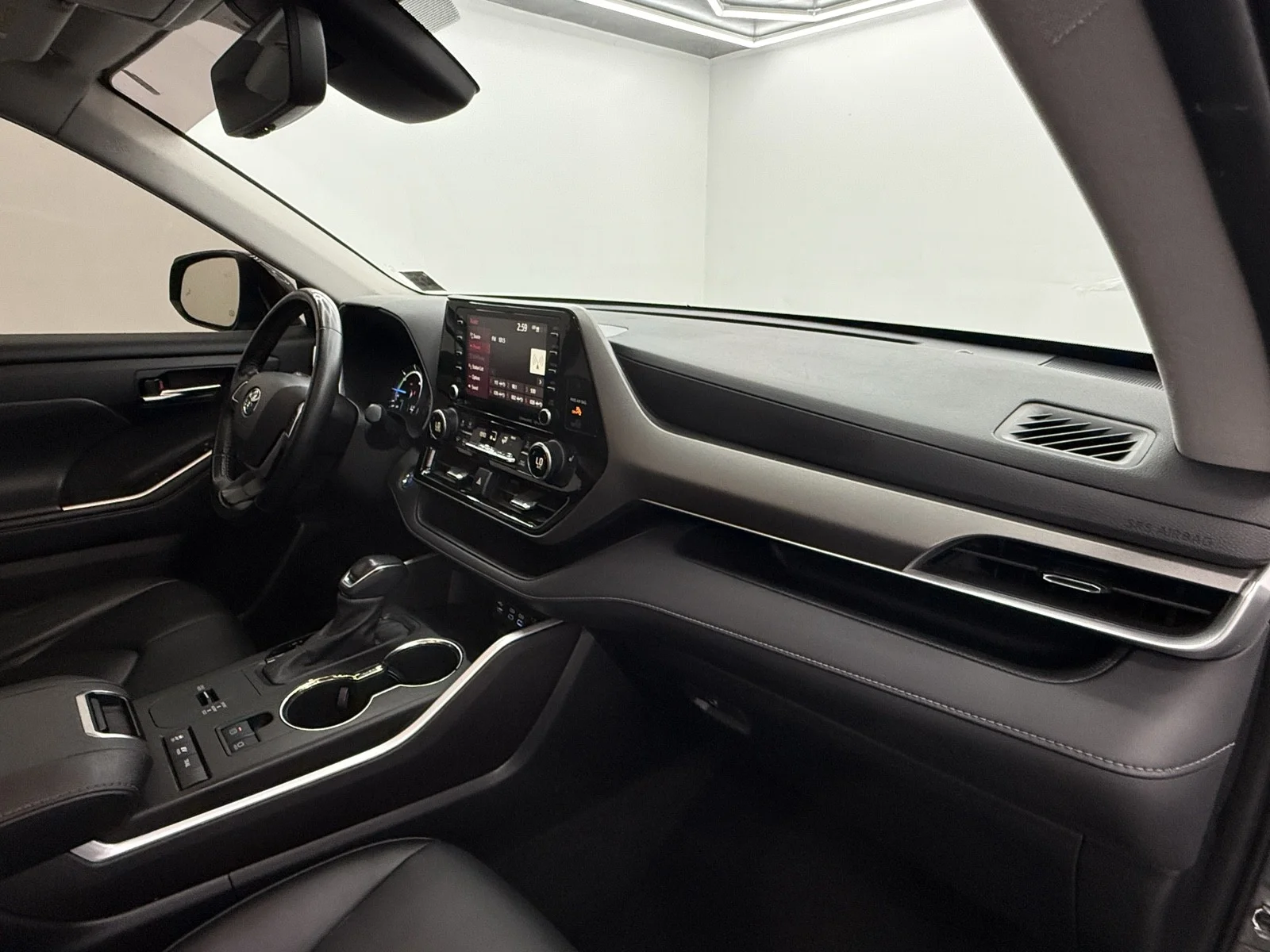 Used 2022 Magnetic Gray Metallic Toyota Hybrid XLE AWD image 47