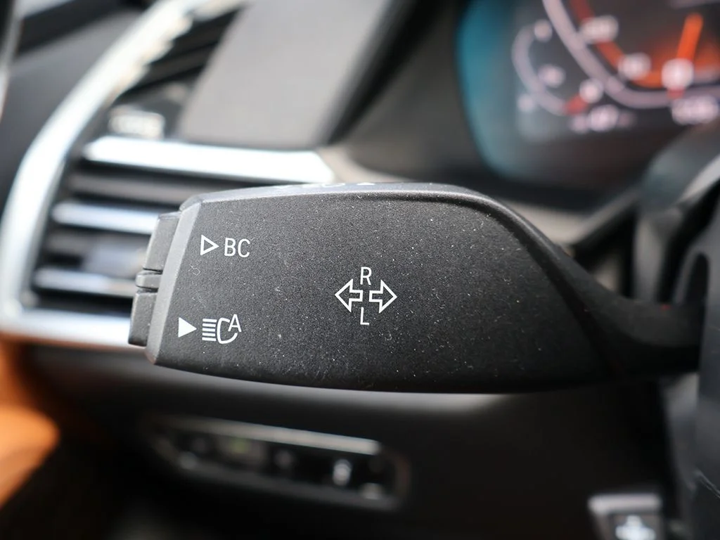 Used 2021 White BMW M50i image 55