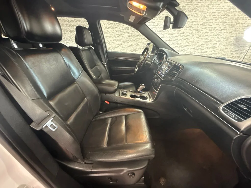 Used 2022 White Jeep Limited image 12