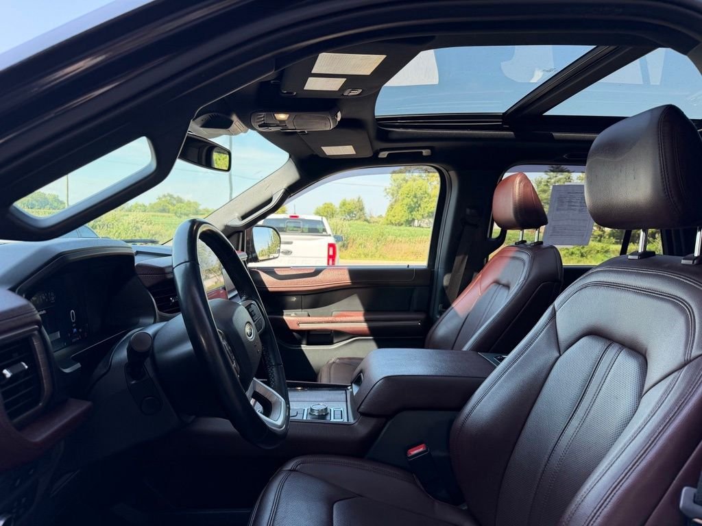 Used 2022  Ford Limited image 11