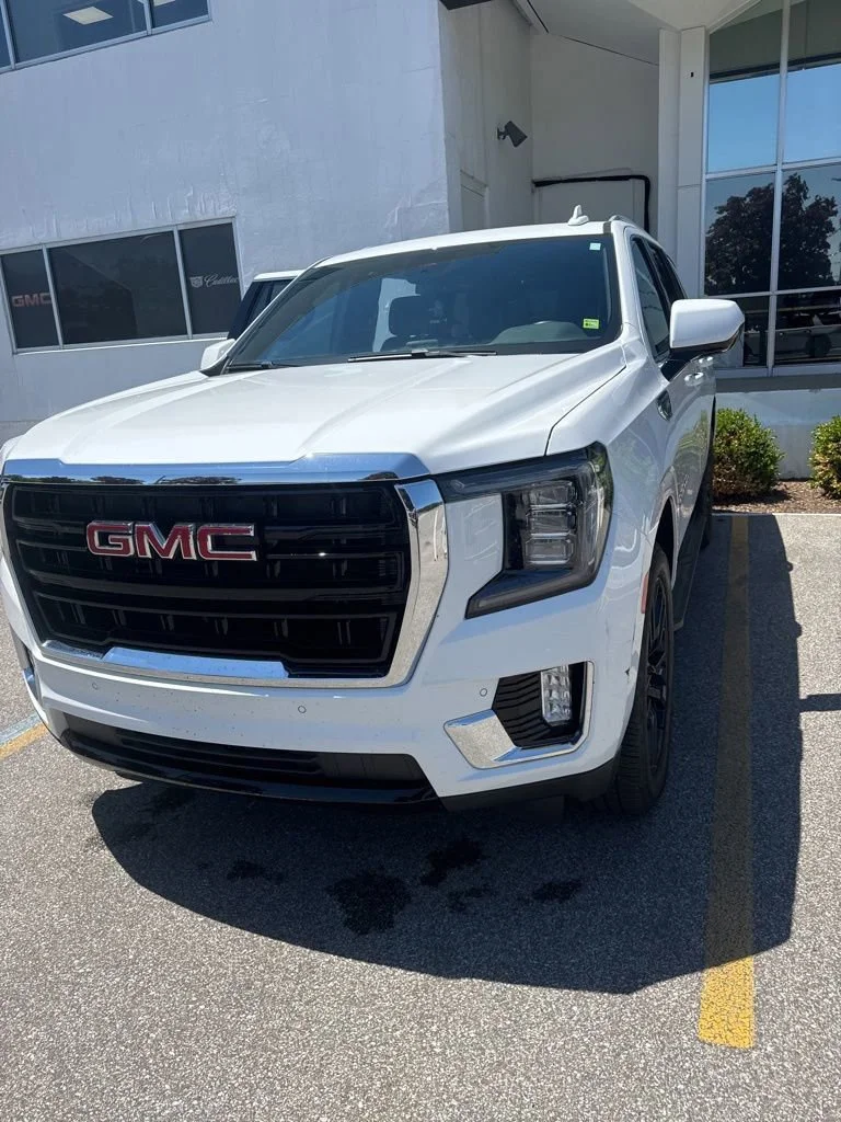 2023 GMC Yukon 4WD SLE's photo