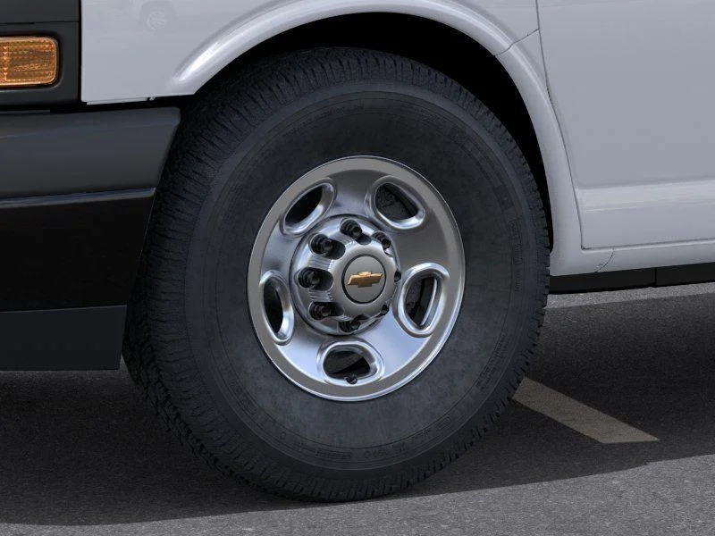 New 2026 Summit White Chevrolet WT image 9