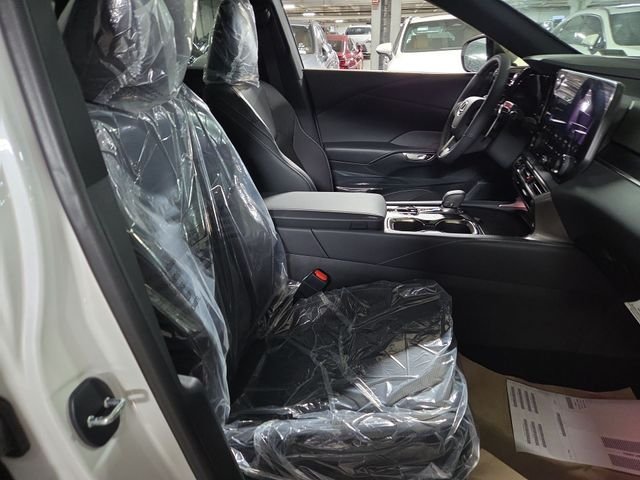 New 2026 Eminent White Pearl Lexus PREMIUM PLUS image 25