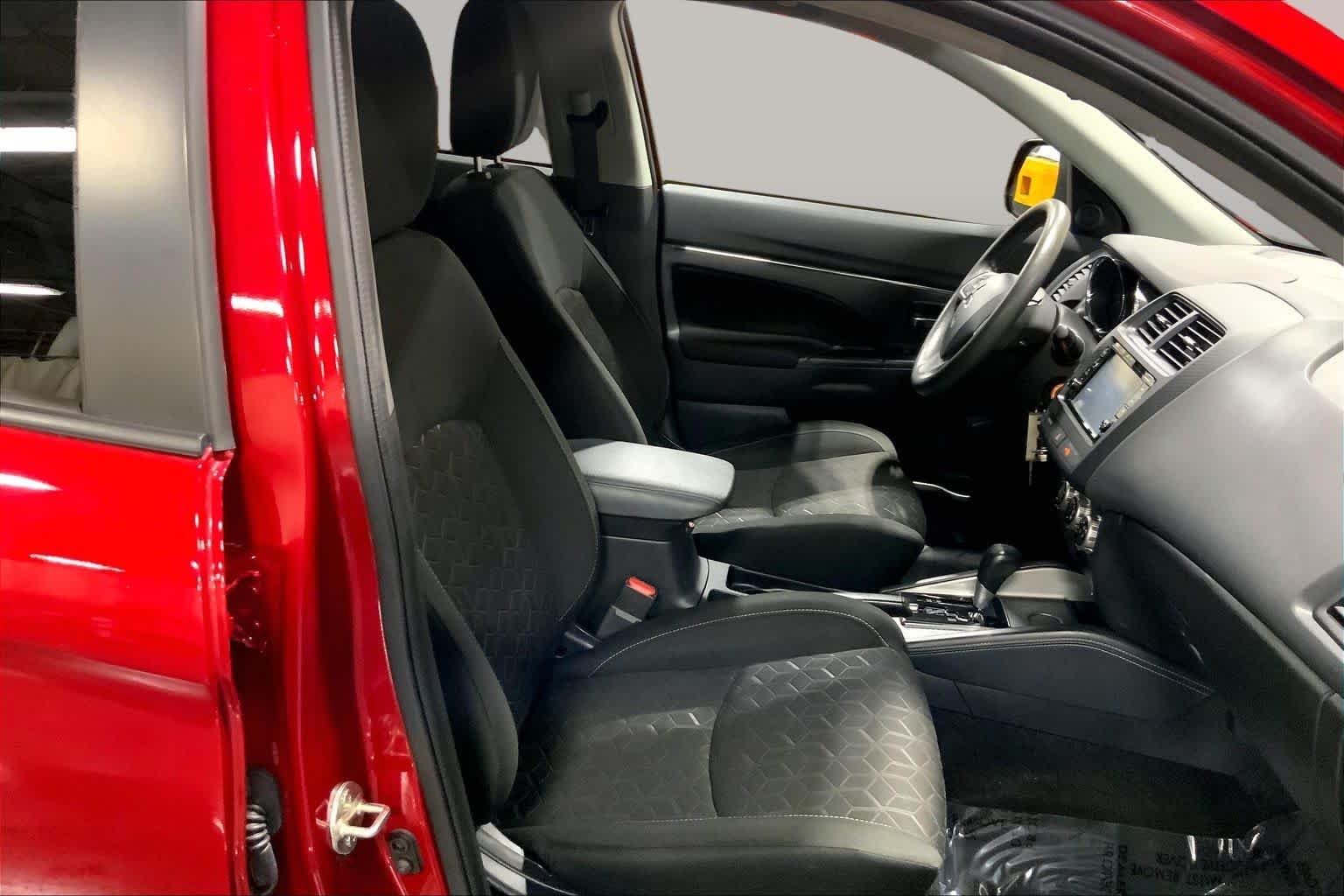Used 2022 Red Diamond Mitsubishi ES image 9