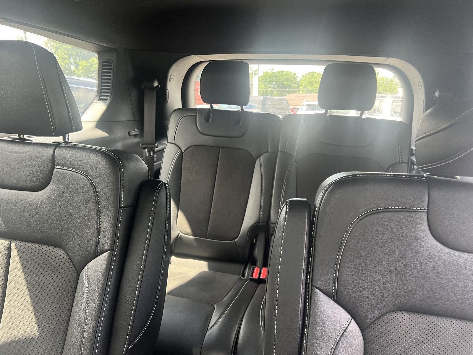 Used 2023 Diamond Black Crystal Pearlcoat Jeep Altitude X image 15
