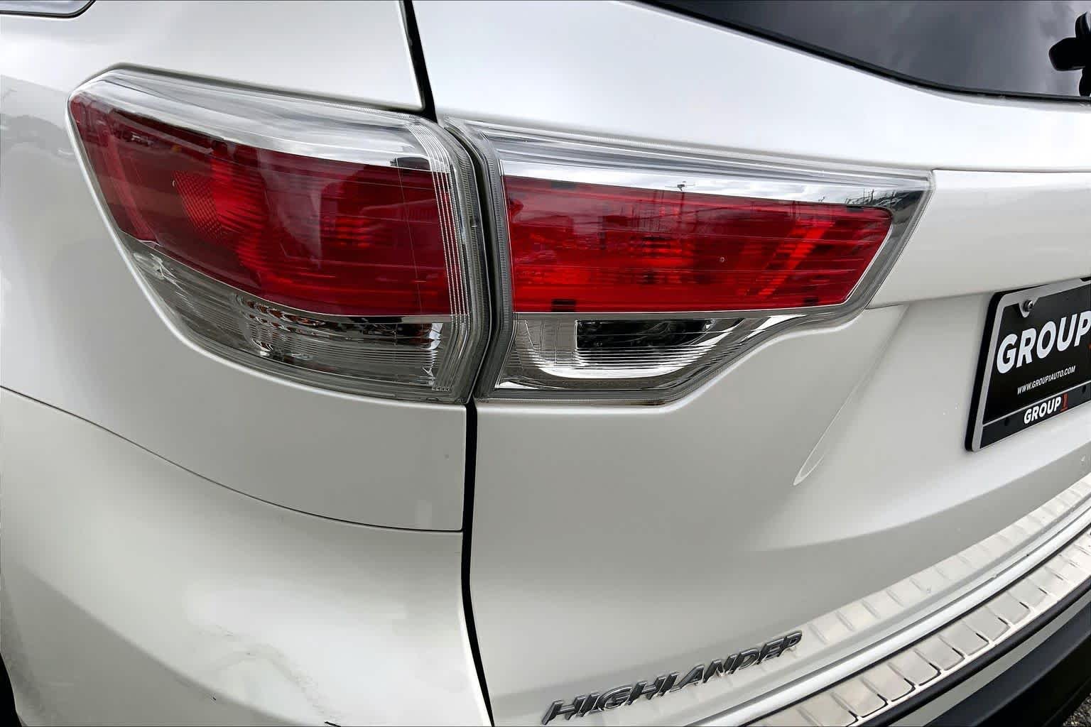 Used 2016 Blizzard Pearl Toyota XLE image 28