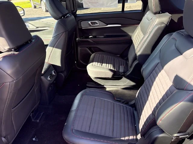 2026 Ford Explorer ST-Line - Photo 16