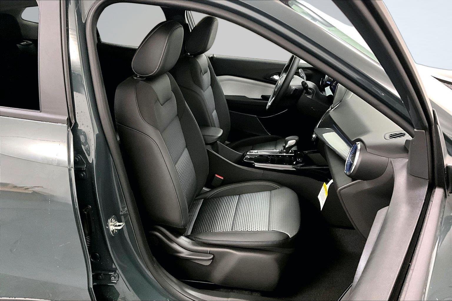 Used 2025 Cypress Gray Chevrolet LT image 4