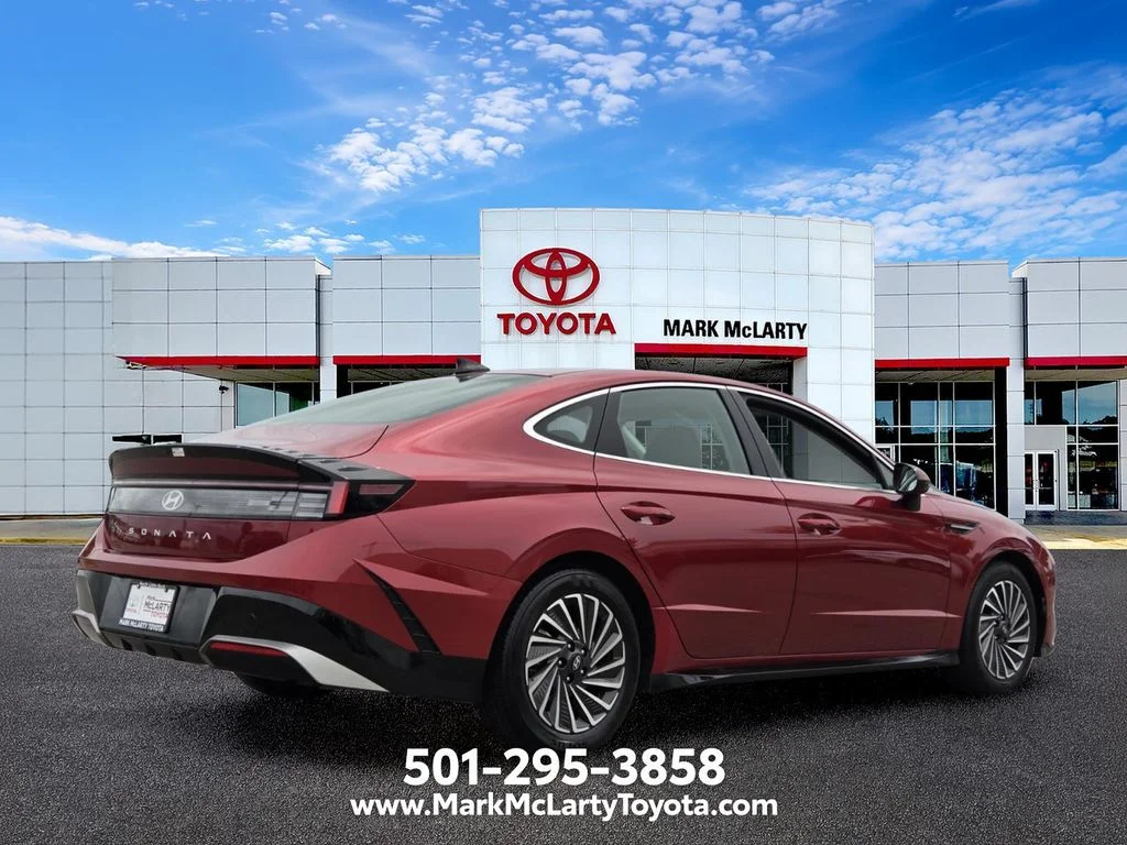 Used 2025 Red Hyundai SEL image 5