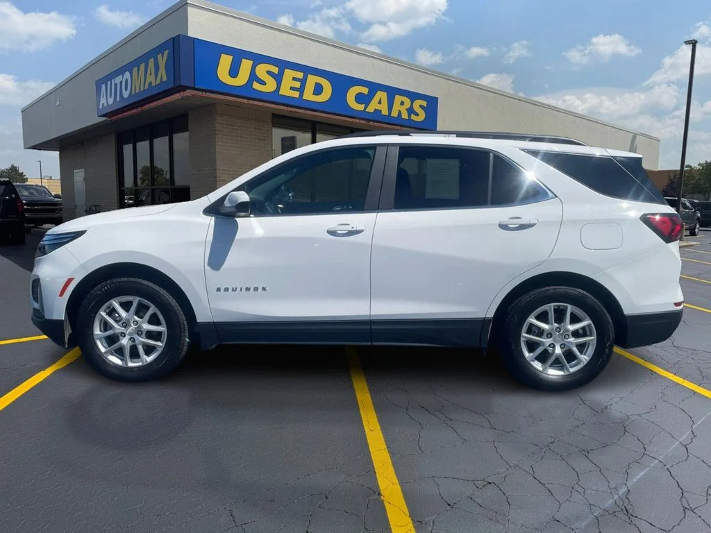 Used 2024 Summit White Chevrolet LT image 8