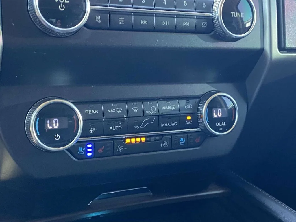 Used 2019 White Ford Platinum image 26
