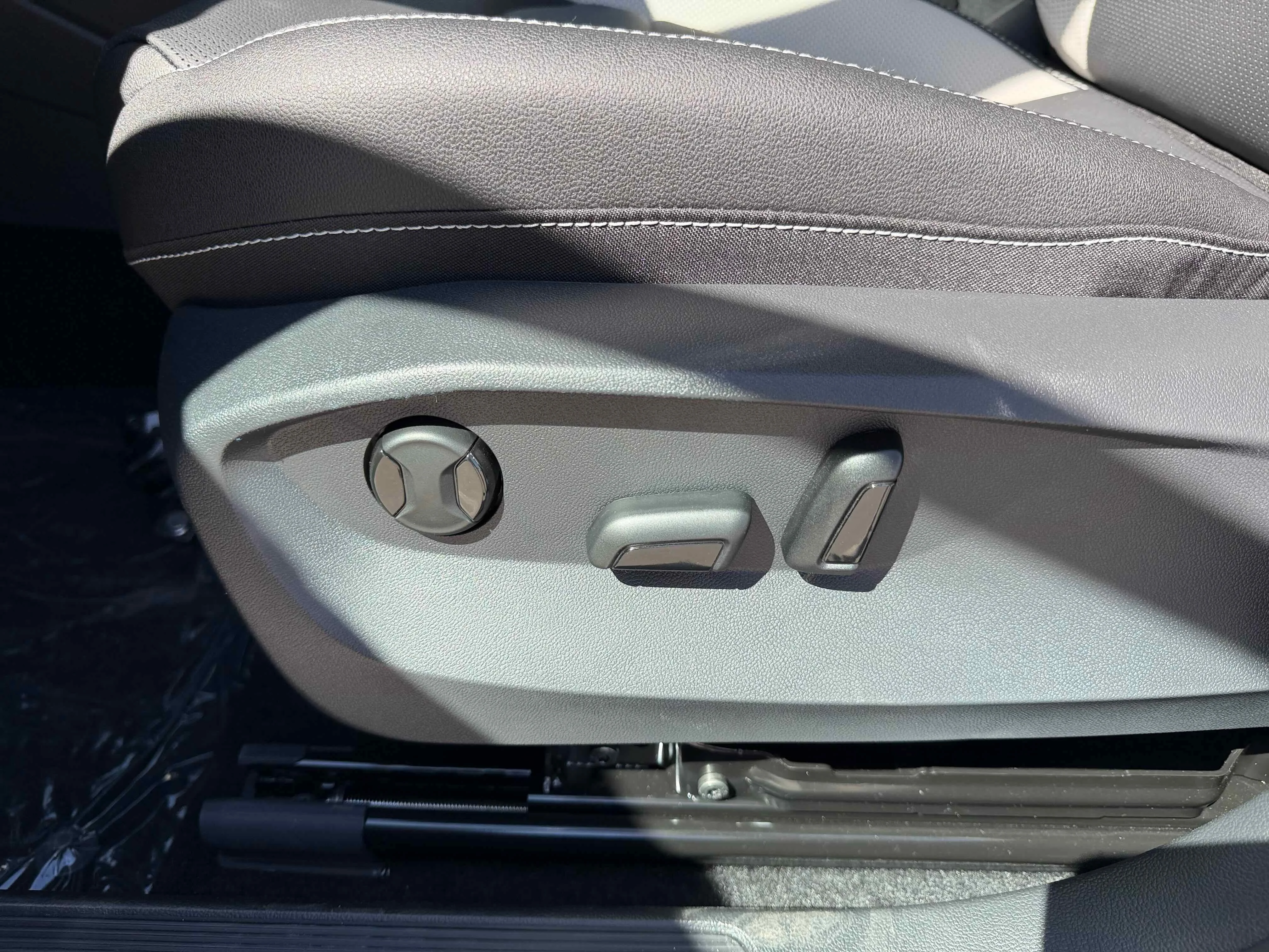 New 2026 Deep Black Volkswagen SEL image 14