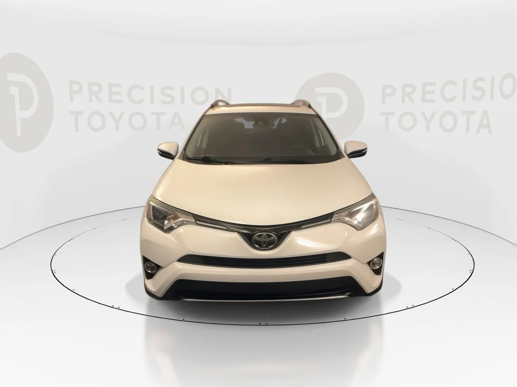 Used 2018 Super White Toyota XLE image 5