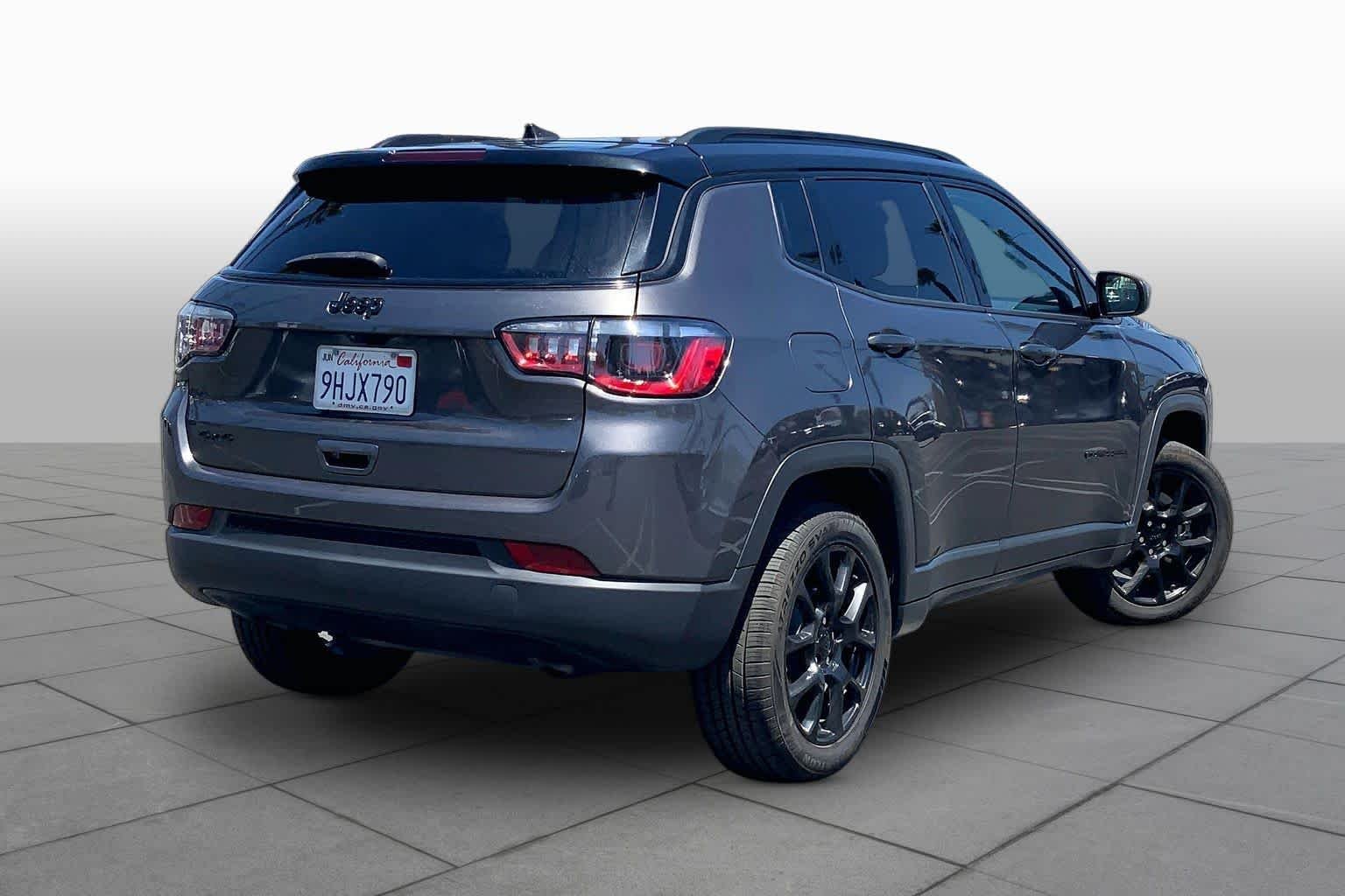 Used 2023 Granite Crystal Metallic Clearcoat Jeep Altitude image 12