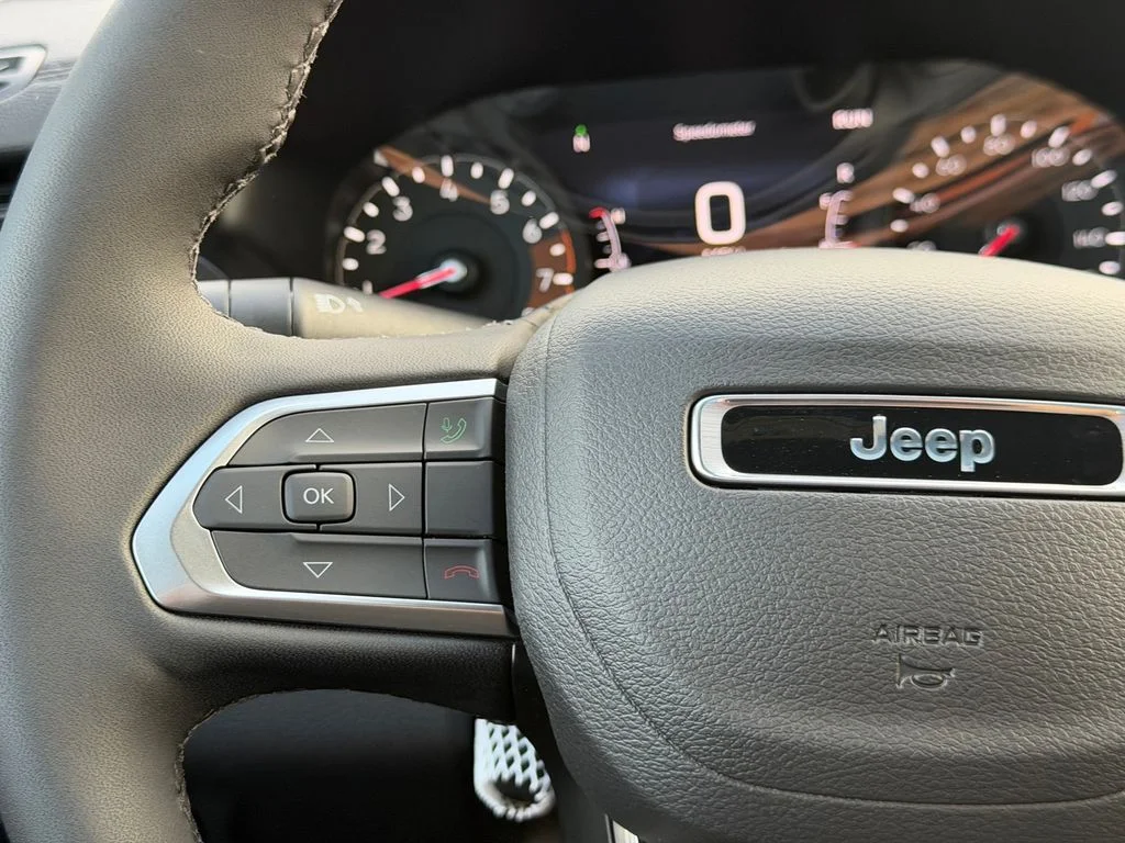 New 2026 Fathom Blue Pearl-Coat Exterior Paint Jeep Latitude image 20