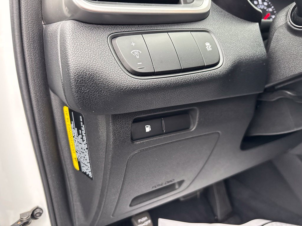 Used 2018 White Kia LX image 17