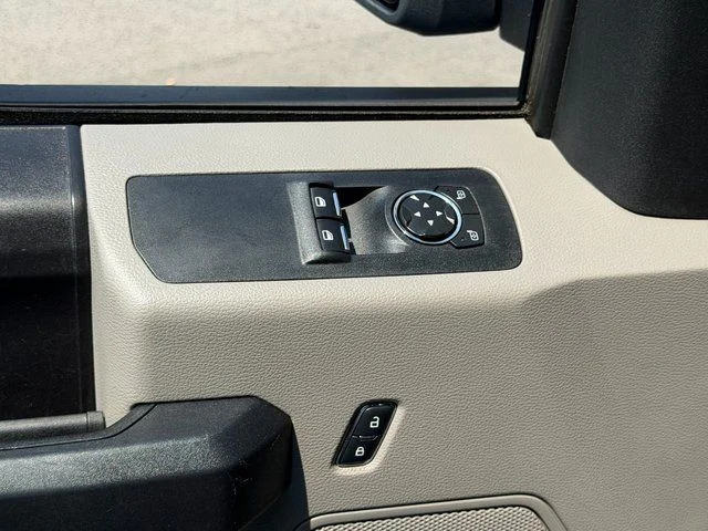 Used 2016 White Ford XL image 26