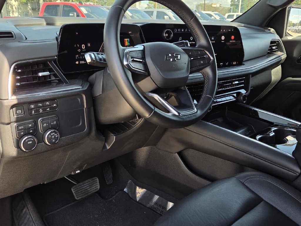 Used 2025 Black Chevrolet Z71 image 13