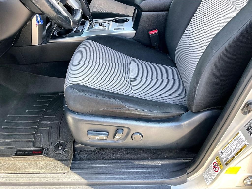 Used 2017 Classic Silver Metallic Toyota SR5 image 35
