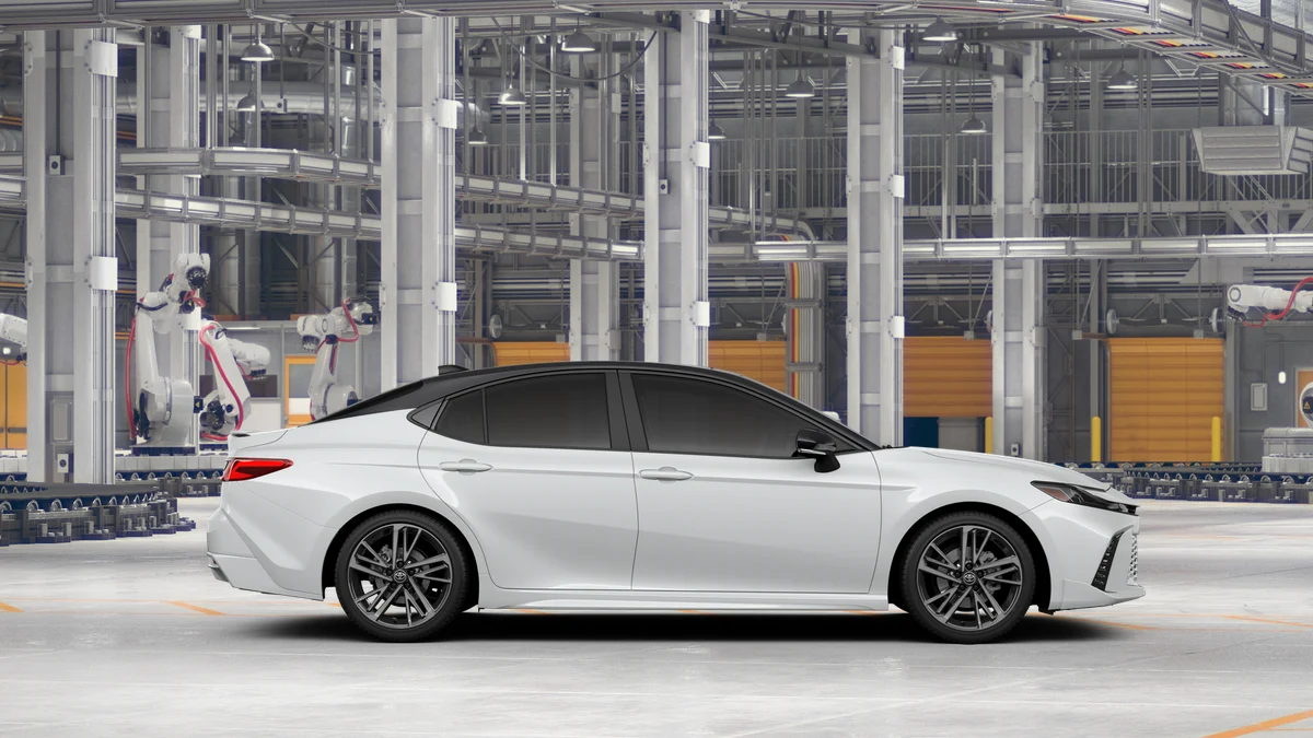 New 2026 Wind Chill Pearl with Midnight Black Metallic roof Toyota XSE image 12