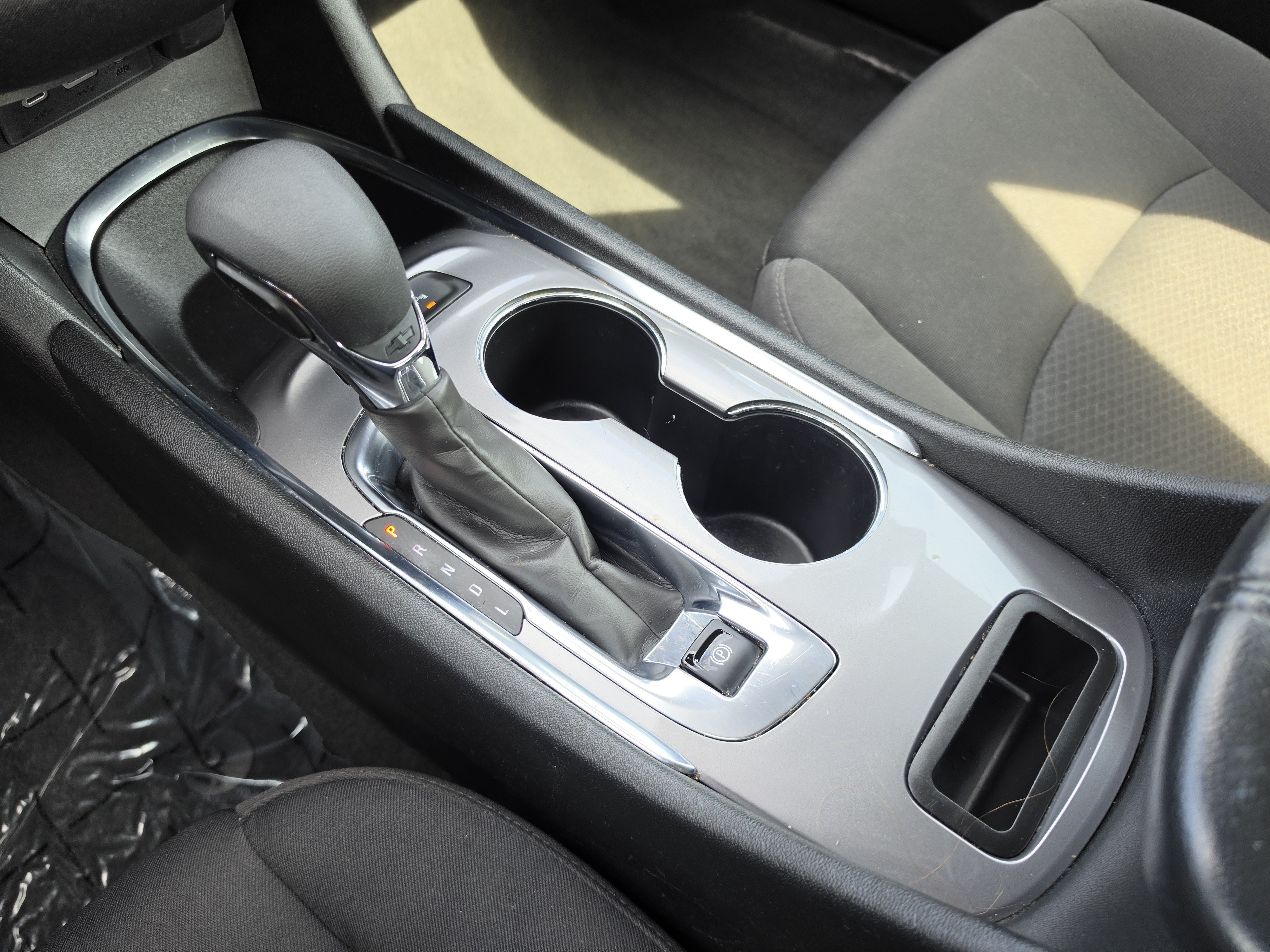 Used 2024 Summit White Chevrolet LT image 27