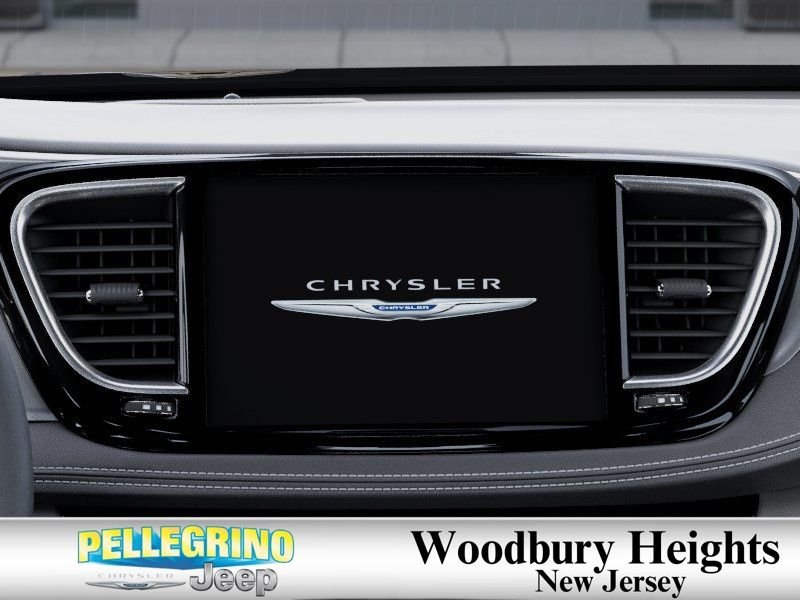 New 2026 Diamond Black Crystal Pearl-Coat Exterior Paint Chrysler Limited image 18